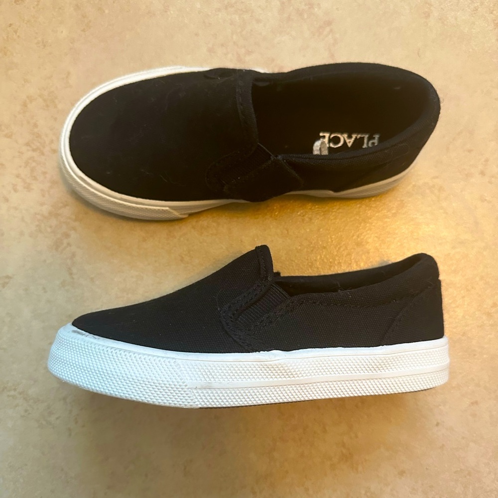 Boys Slip on Sneakers Black Size 9 Children’s place